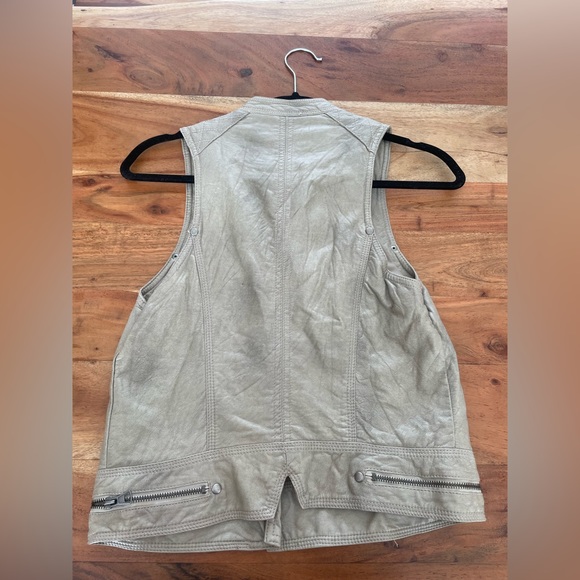 Vest - Picture 4 of 4